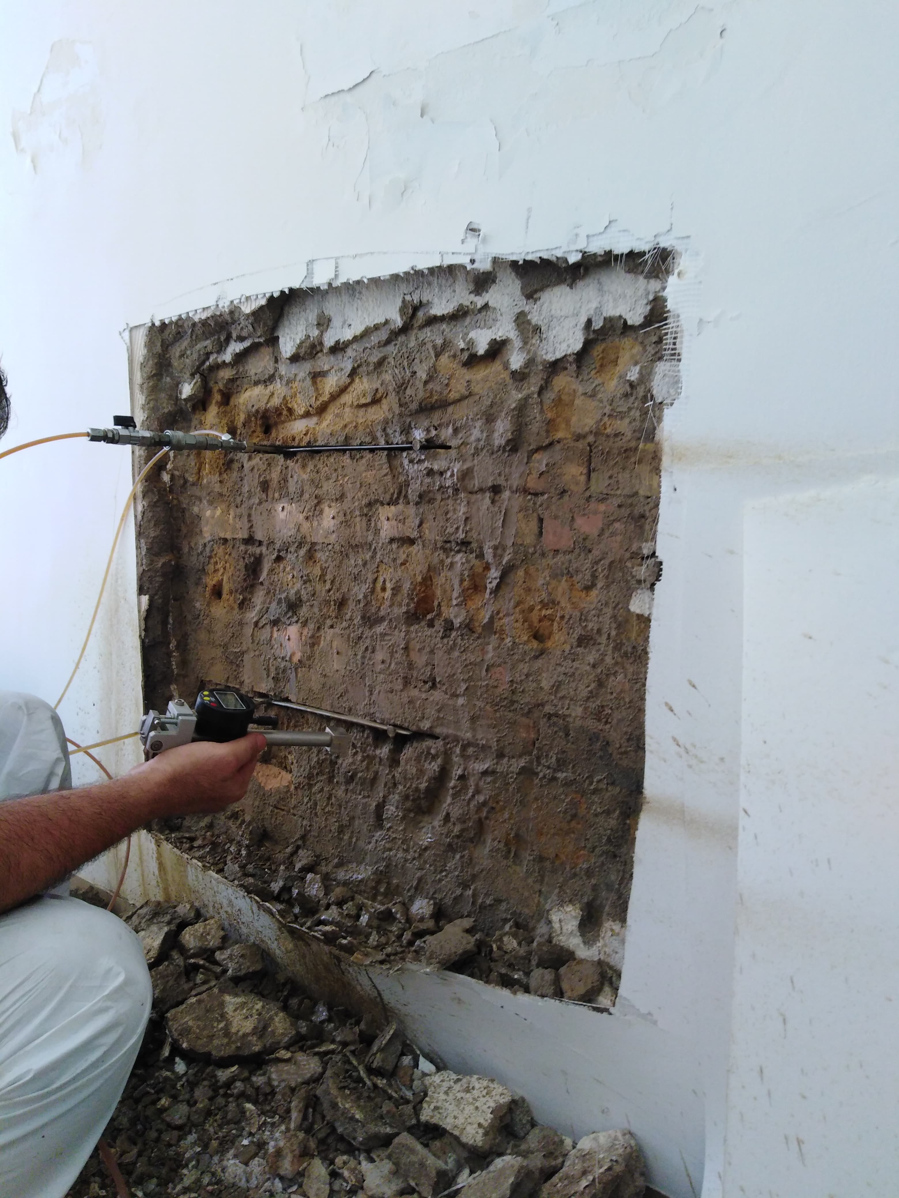 Monitoraggio strutturale e indagini geognostiche su fabbricato lesionato